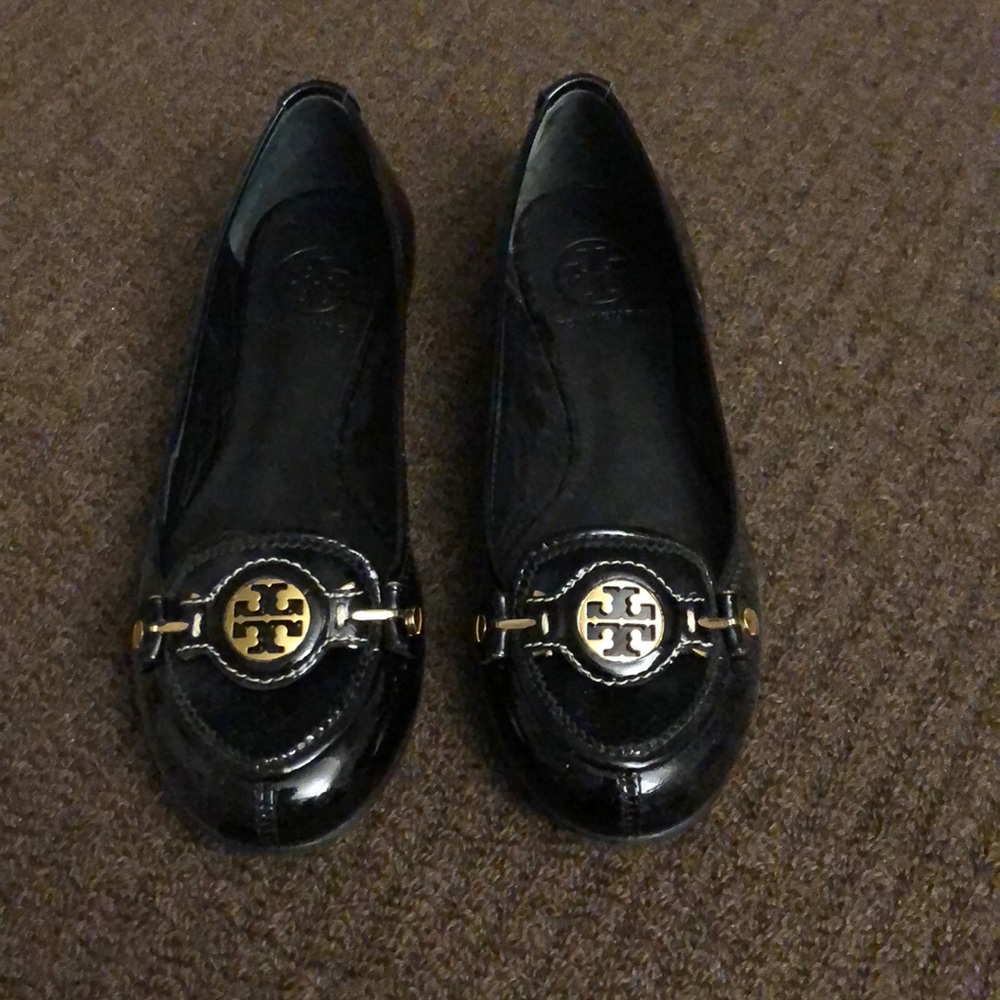Black pattern leather and calf flat.
